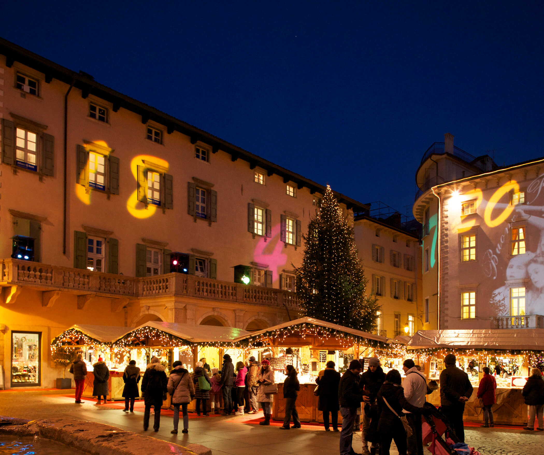 Abendstimmung auf dem Weihnachtsmarkt Arco