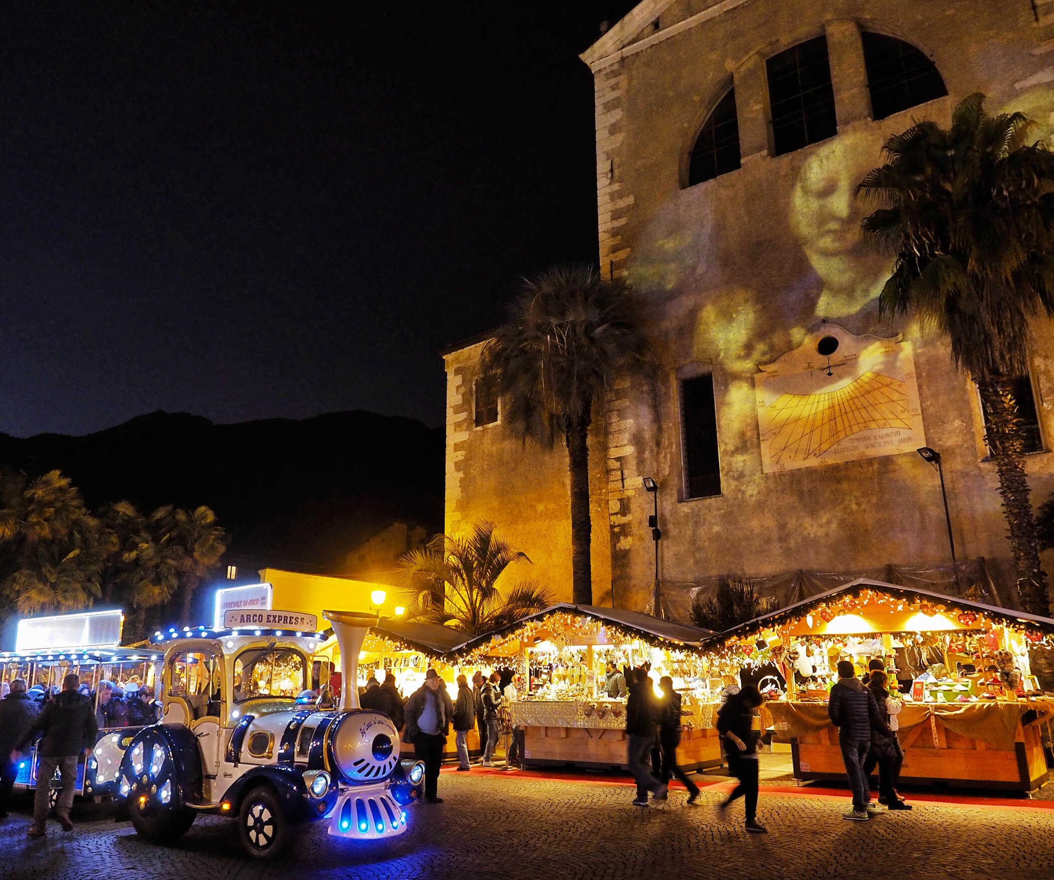 Weihnachtsmarkt Arco - Holzhäuschen