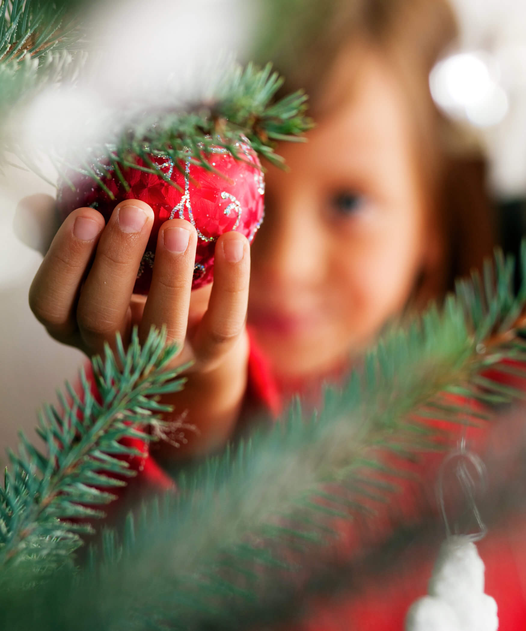 Kind auf dem Weihnachtsmarkt