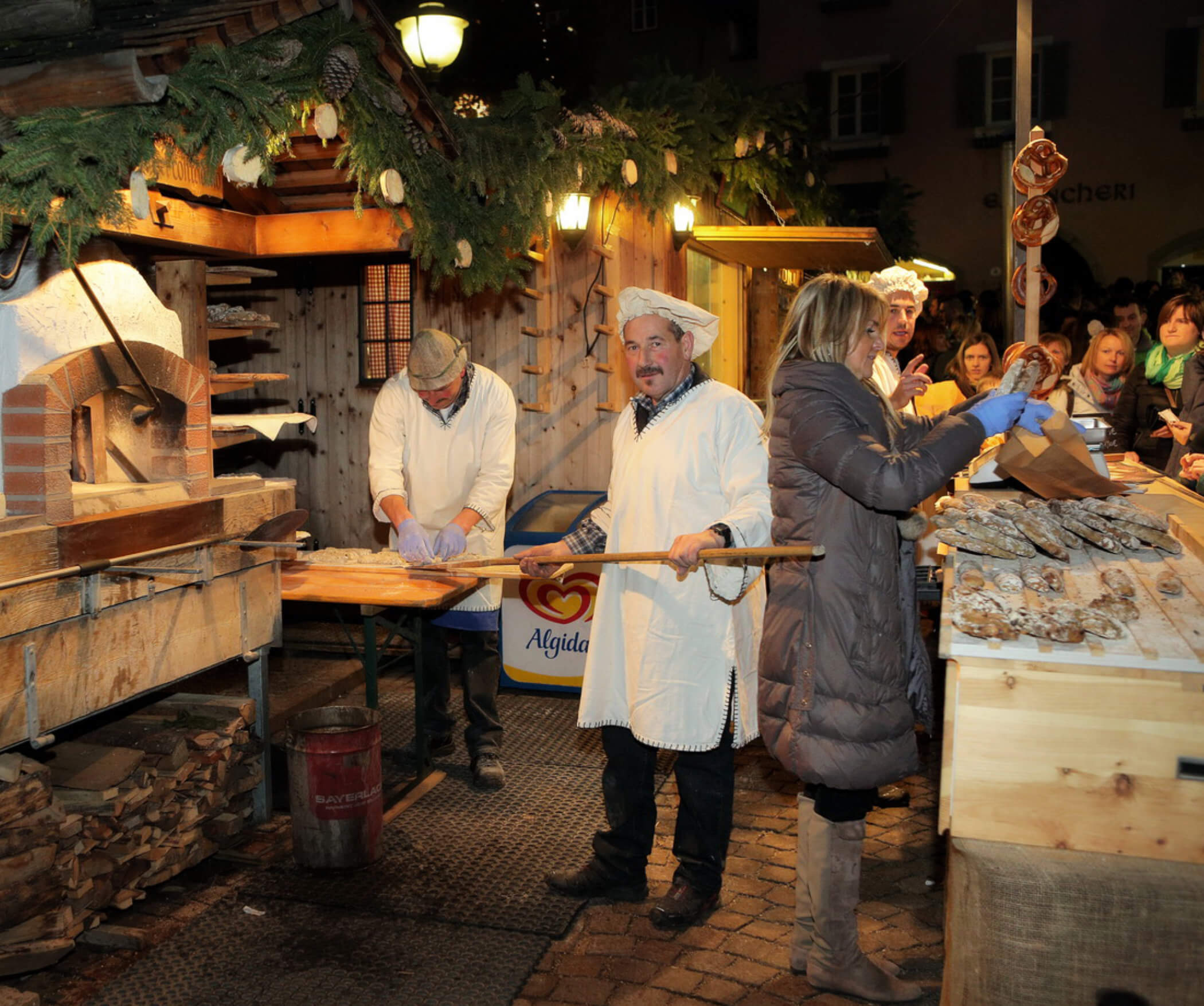 Brot backen - Mittelalterliche Weihnacht in Klausen